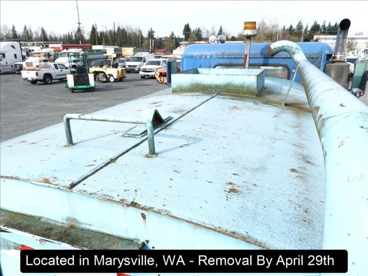 1993-freightliner-fld112-image-2