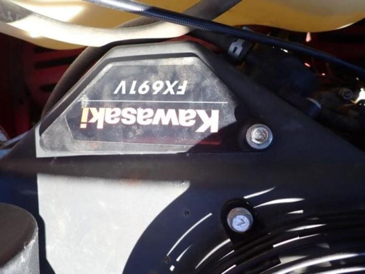 2021-toro-grand-stand-72505-stand-on-409347491-image-17