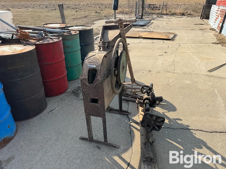 antique-farm-tools-image-4