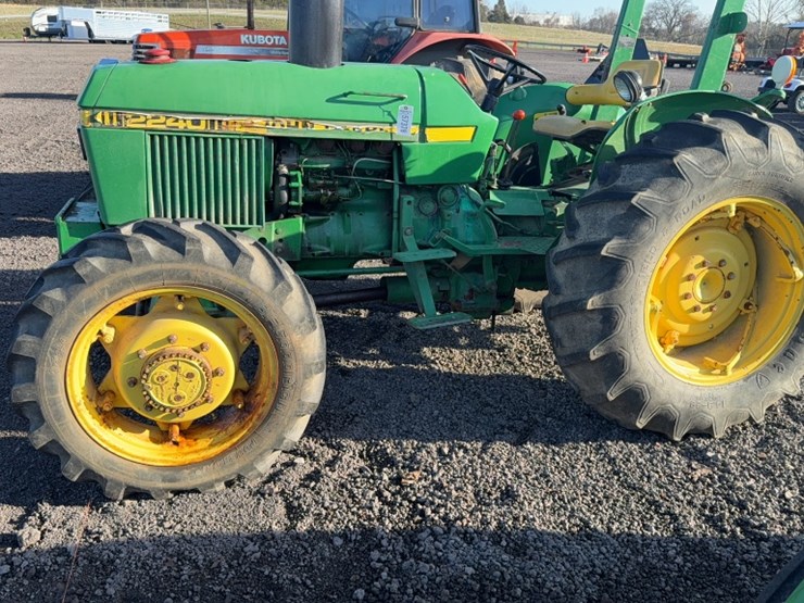 john-deere-2240-image-13