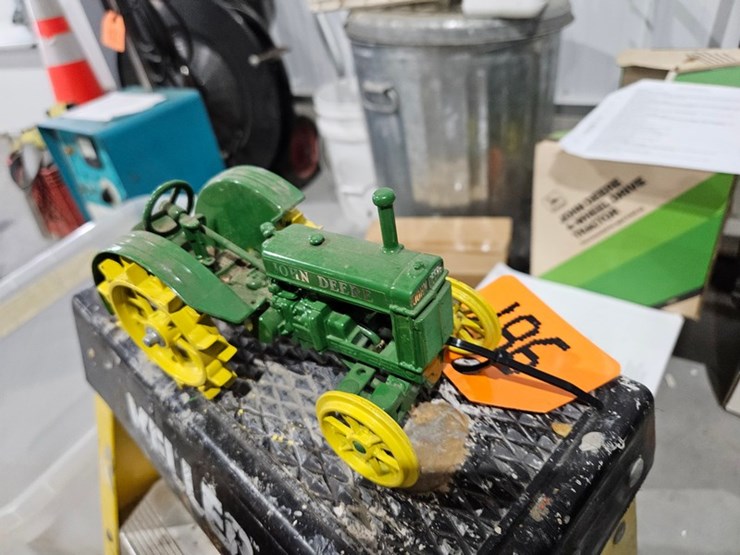 #987-•-john-deere-model-b-1/16-die-cast-toy-tractor-image-6
