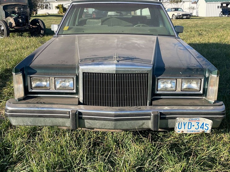 1980-lincoln-continental-town-car-image-9
