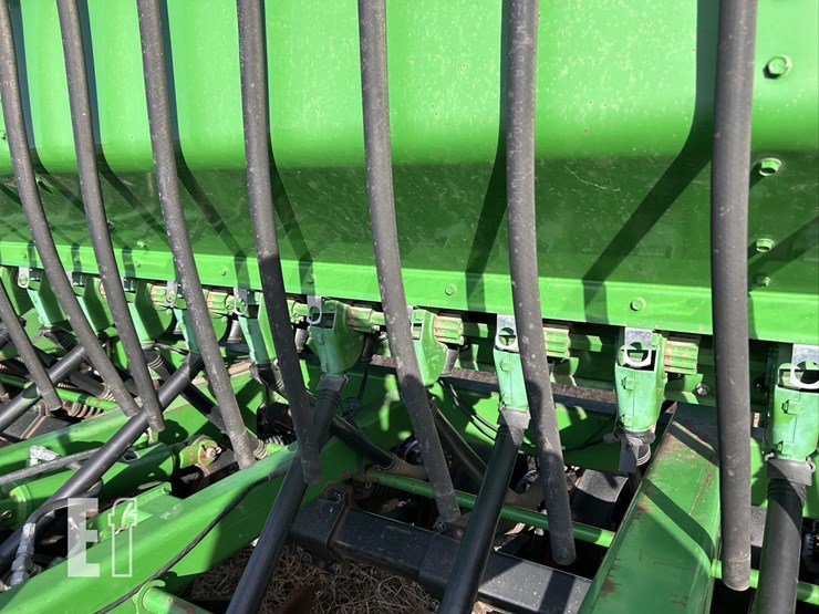 2004-john-deere-1590-image-16