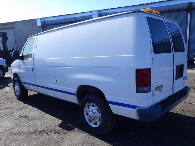 2011-ford-cargo-image-5