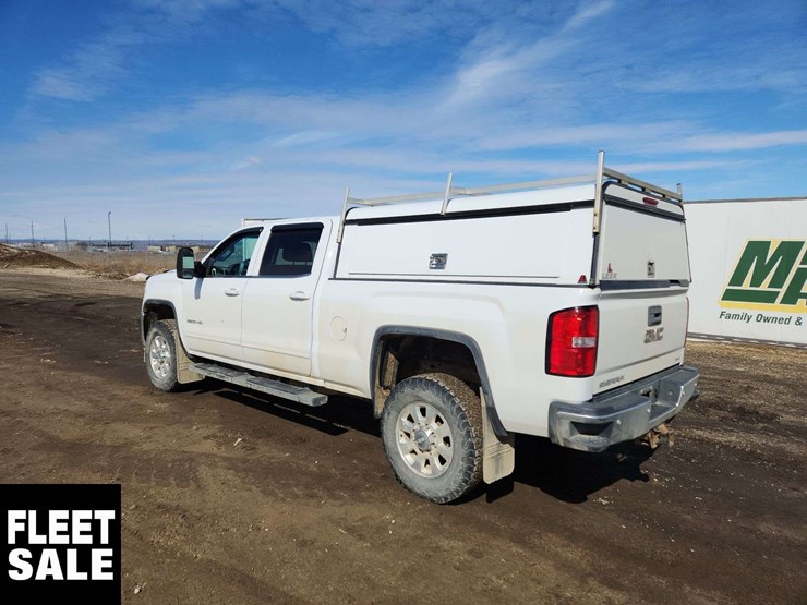 2015-gmc-sierra-2500hd-image-2