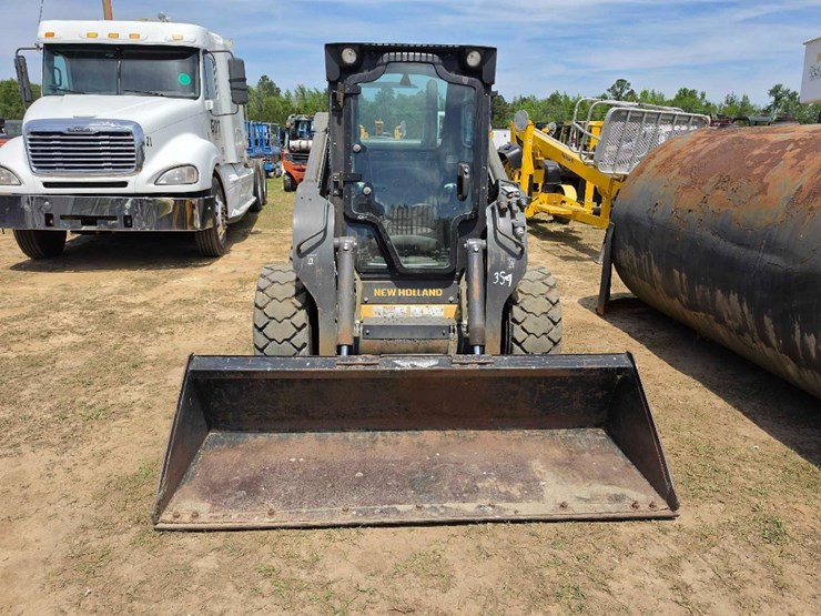 2012-new-holland-225-image-5