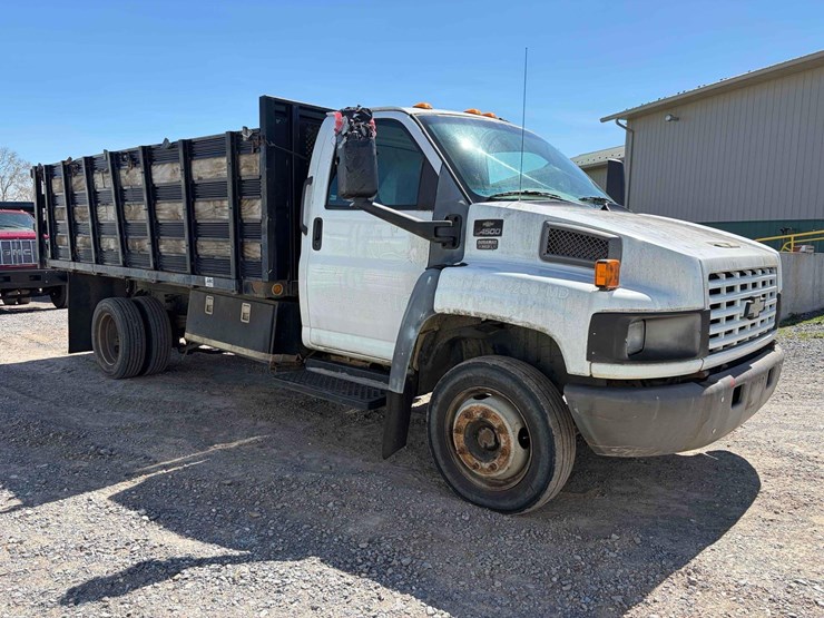 2003-chevrolet-c4500-stake-body-dump-image-3