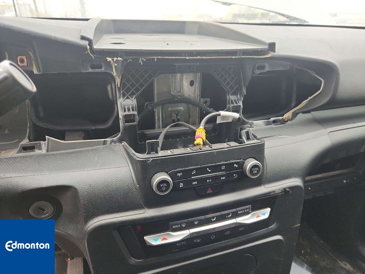 2020-ford-explorer-image-16