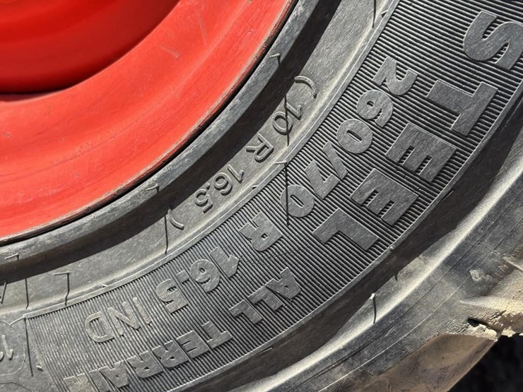 2018-kubota-ssv65-image-16