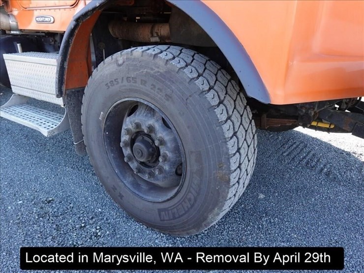 2001-freightliner-fld120-image-24