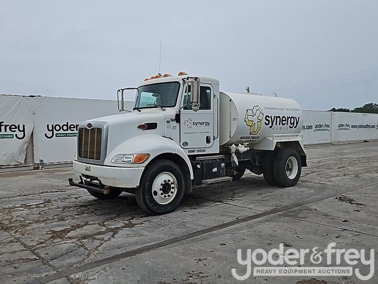 2017-peterbilt-337-image-1