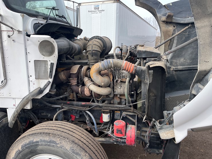 #240-•-2005-kenworth-truck-tractor-(has-mn-title)-(mora,-mn)-image-25