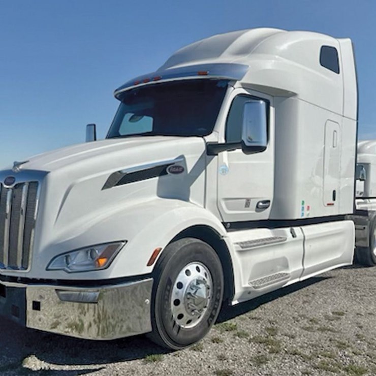 2023 PETERBILT 579
