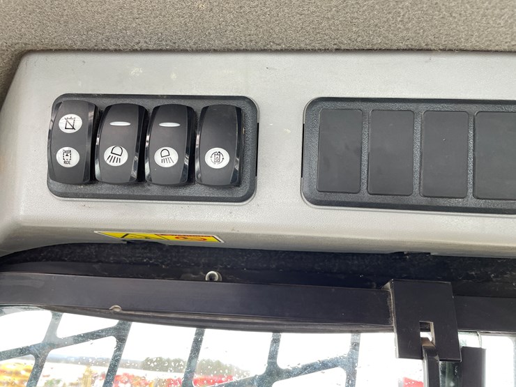 2015-caterpillar-279d-image-43