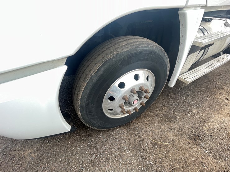 #232-•-2016-freightliner-truck-tractor-(has-wi-title)-(mora,-mn)-image-11