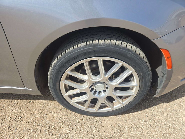 2015-chrysler-200-s-sedan-4d-image-8