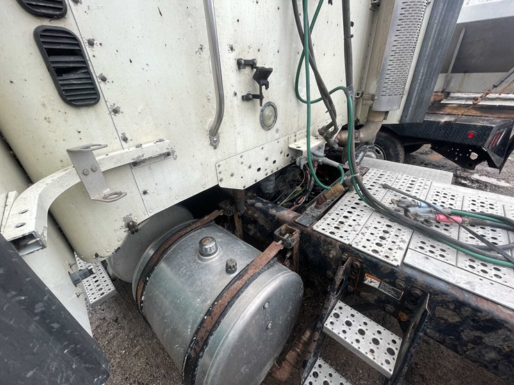 #238-•-2007-freightliner-semi-tractor-(title-in-delay)-(denmark,-wi)-image-23