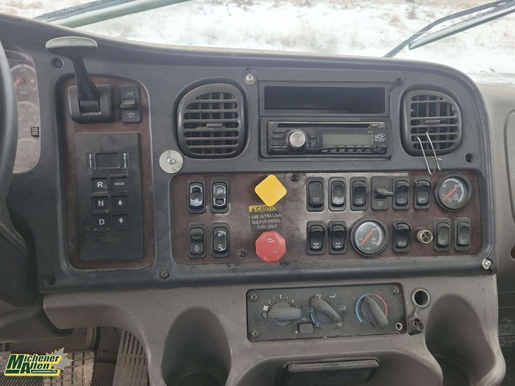 2008-freightliner-m2-106-image-15