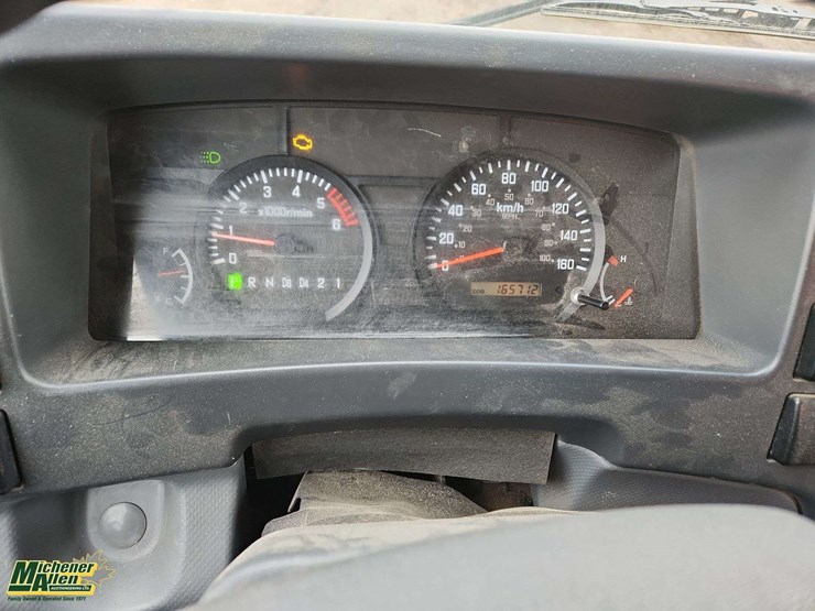 2016-isuzu-npr-image-5