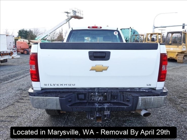 2014-chevrolet-3500-image-24