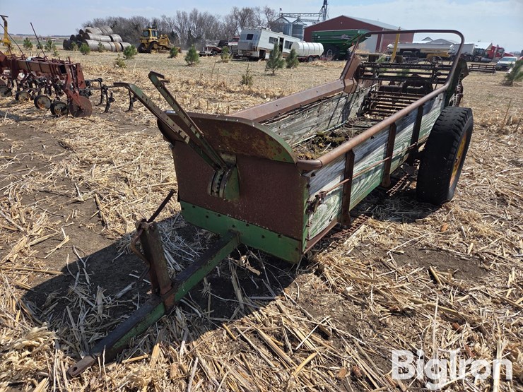 john-deere-manure-spreader-image-1