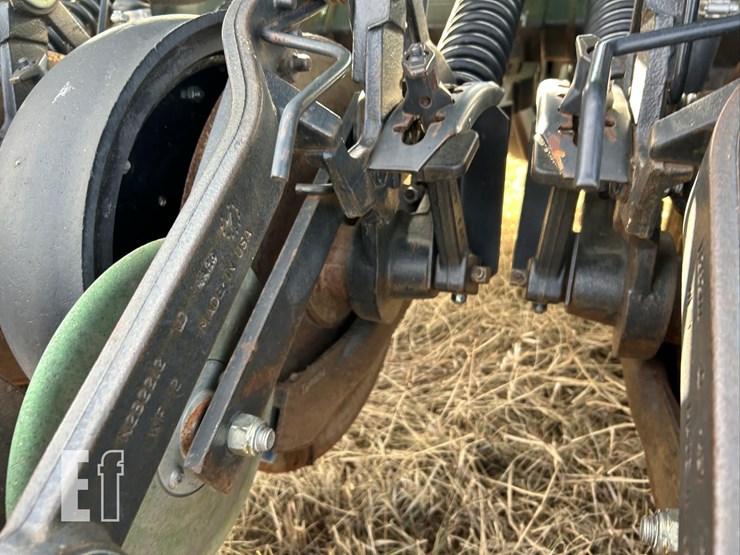 2004-john-deere-1590-image-51