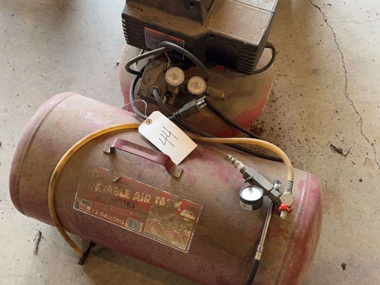 air-compressor-and-portable-air-tank-image-2