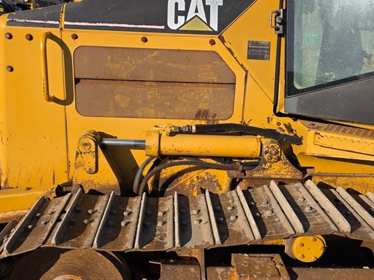 2005-caterpillar-d4g-xl-image-13