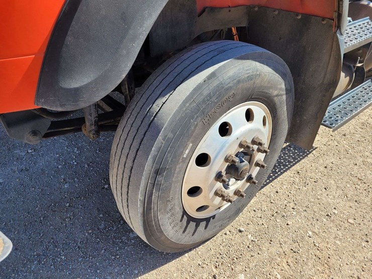 2009-international-tractor-truck-image-17