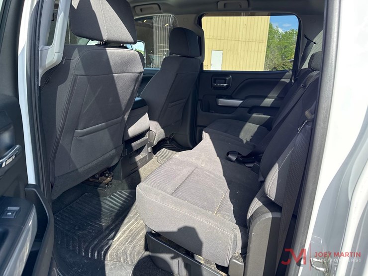 2018-chevrolet-silverado-2500-lt-image-13