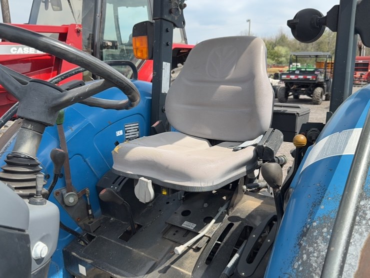 new-holland-tn70-image-17