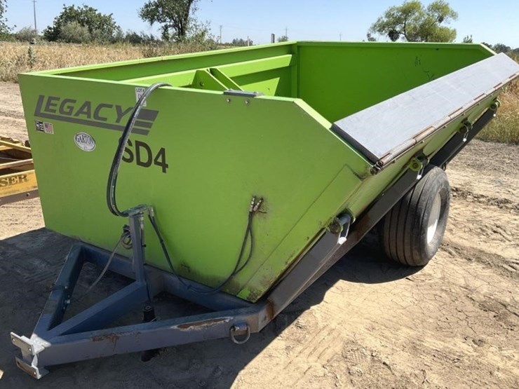wilkey-lst400-9'x12'-hyd.-side-dump-nut-cart-image-1