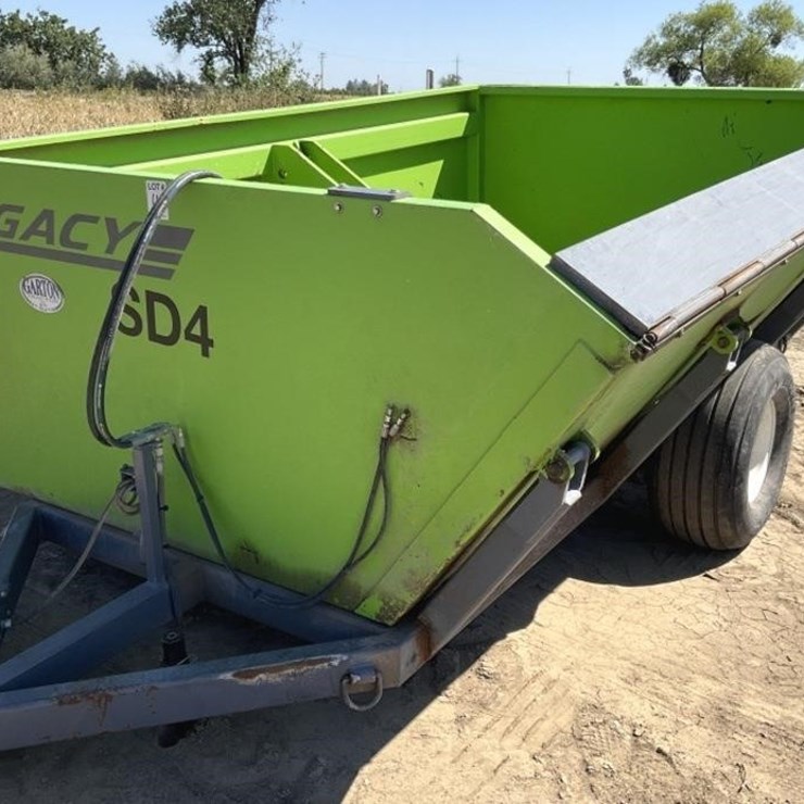 WILKEY LST400 9'x12' Hyd. Side Dump Nut Cart