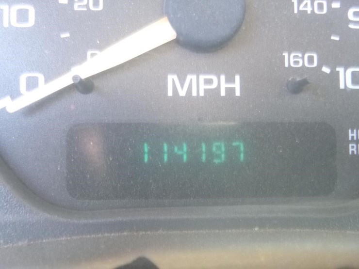 2002-chevrolet-3500-image-18