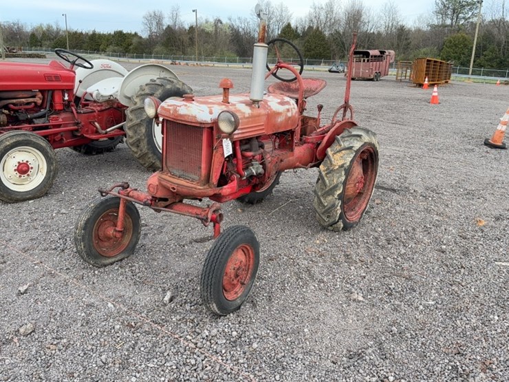 #3070-•-farmall-cab-tractor-image-1