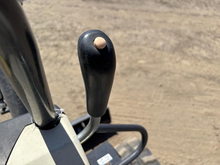 2020-bobcat-e10-image-34