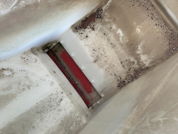 2009-white-8516-image-39