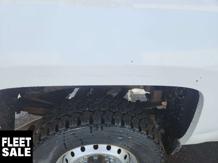 2015-chevrolet-silverado-3500hd-image-41