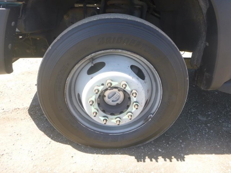 2013-ford-f550-image-27