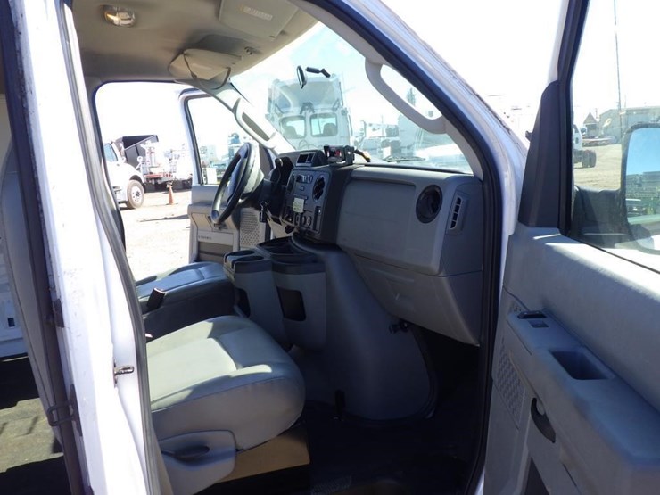2013-ford-econoline-350-image-7