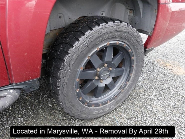 2007-chevrolet-suburban-image-21