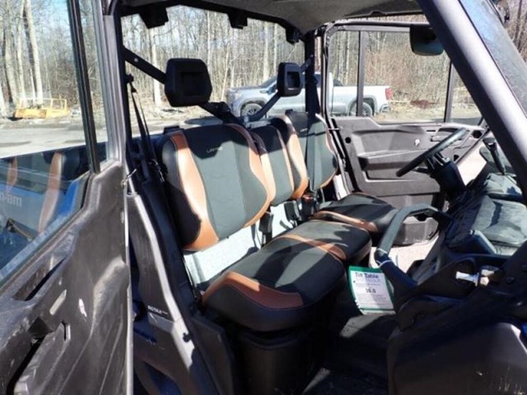 2022-can-am-defender-limited-hd10-4x4-side-by-side-image-22