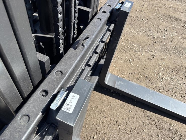 2017-toyota-8fgu30-image-12