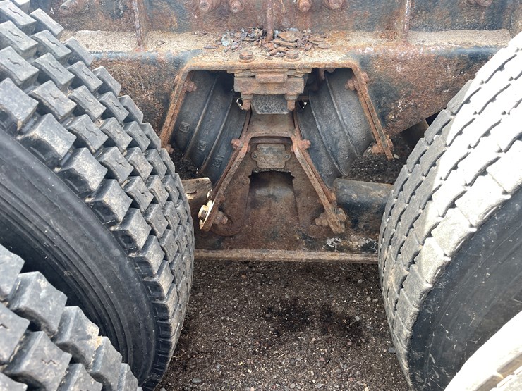 #242-•-2000-sterling-truck-tractor-(has-mn-title)-(mora,-mn)-image-39