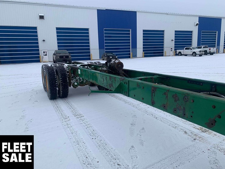 2001-freightliner-fl106-image-5