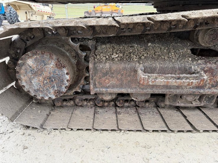 2015-volvo-ec220dlr-image-18