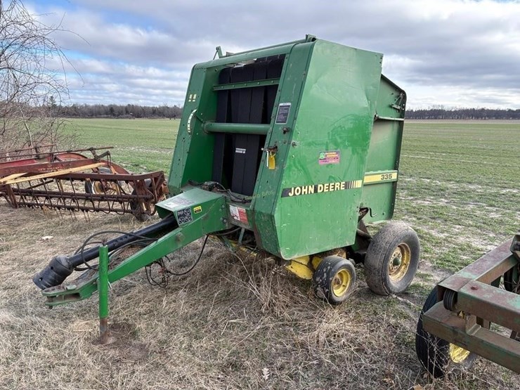 john-deere-335-image-1
