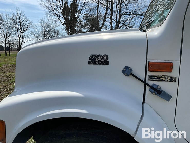 2000-international-4700-image-9