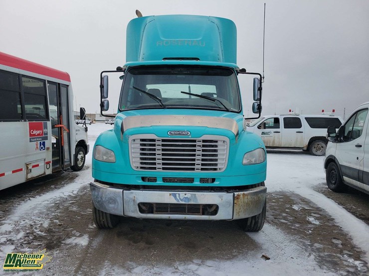 2008-freightliner-m2-106-image-2