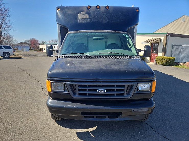 2005-ford-e450-image-8